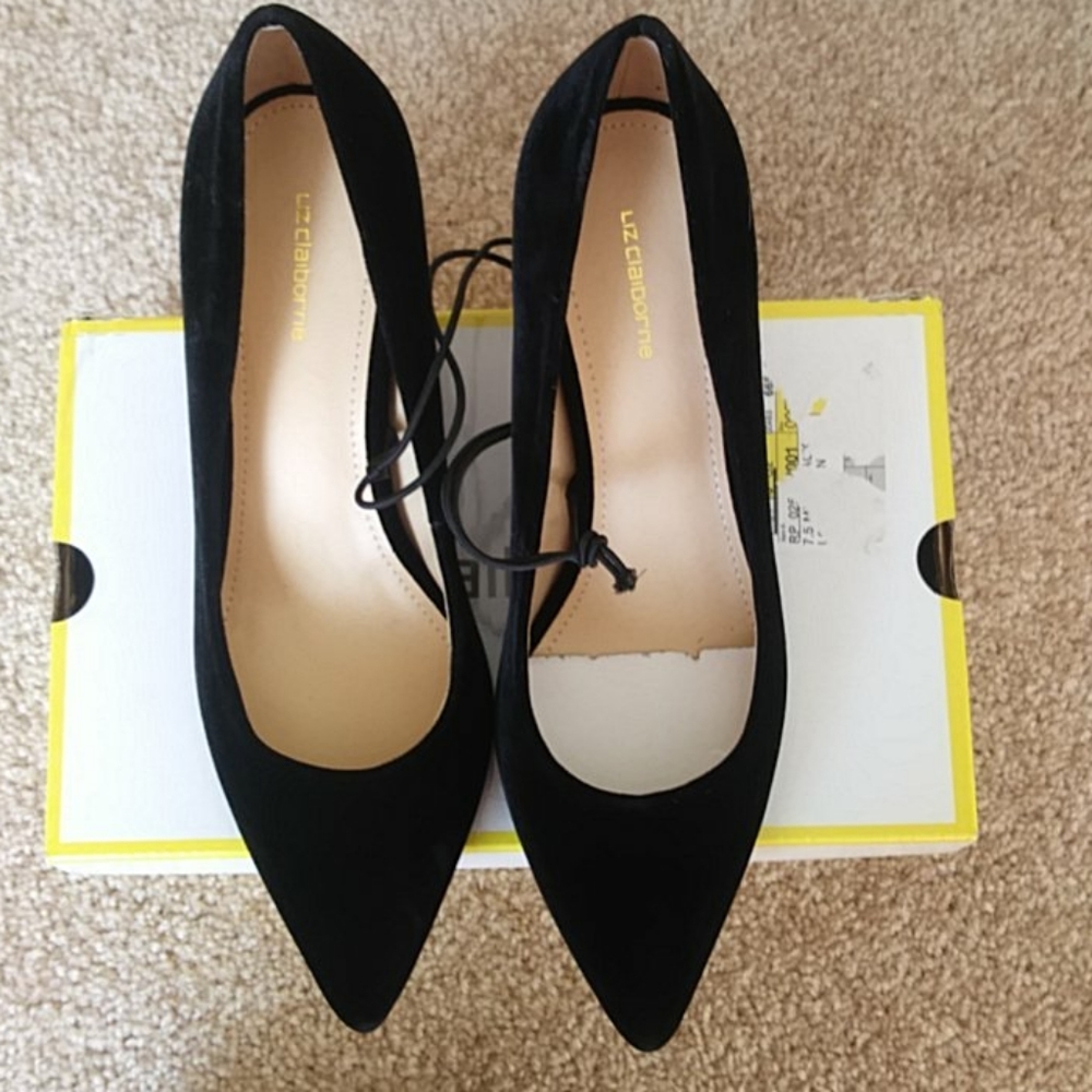 Shoe - Picture 2 of 8